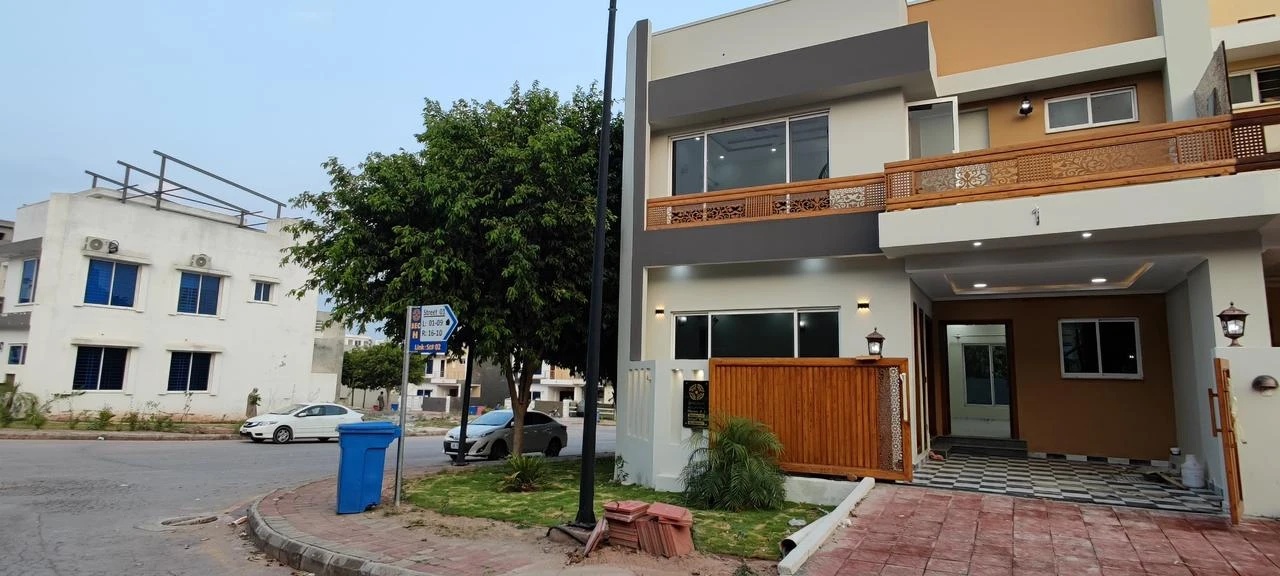 House For Sale In Bahria Enclave "5 Marla Corner extra 1 Marla Sector"